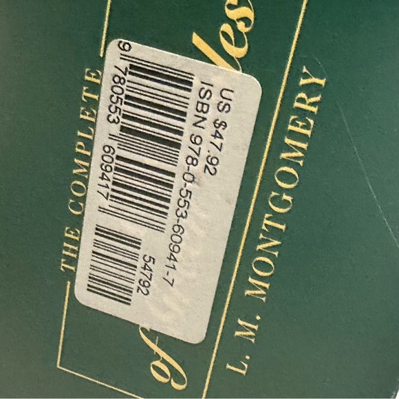 NIB- the complete set of Anne of Green Gables - Picture 3 of 3